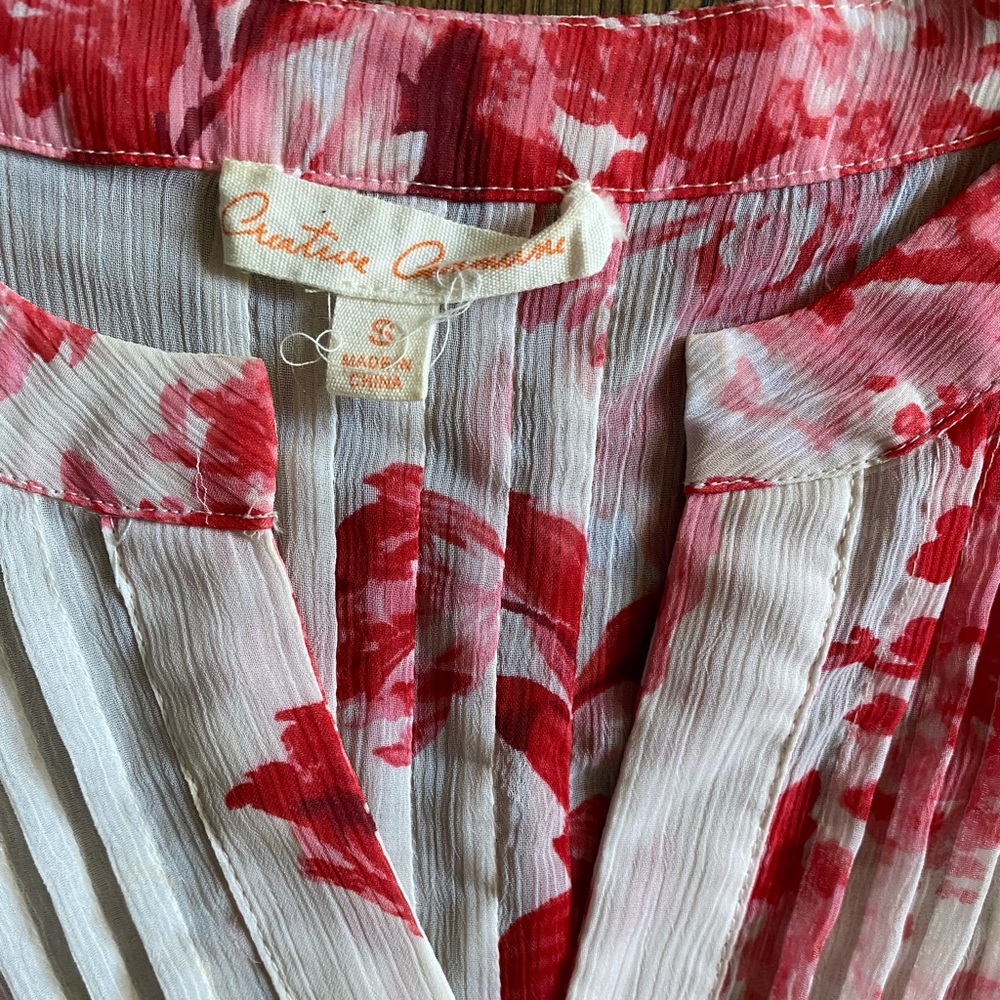 Beautiful blouse! - Picture 2 of 2